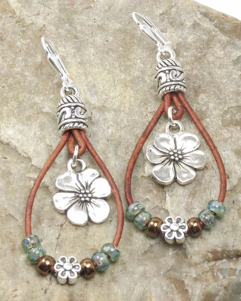 Boucles d'oreilles simples en cuir boho avec fleur en corde 2