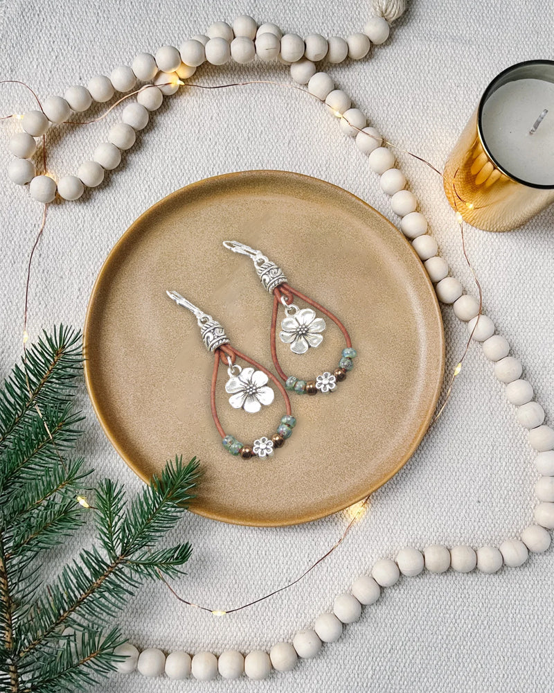 Boucles d'oreilles simples en cuir boho avec fleur en corde 7