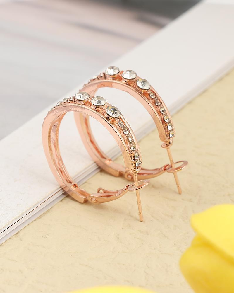 Grandes boucles d'oreilles créoles incrustées de strass 8